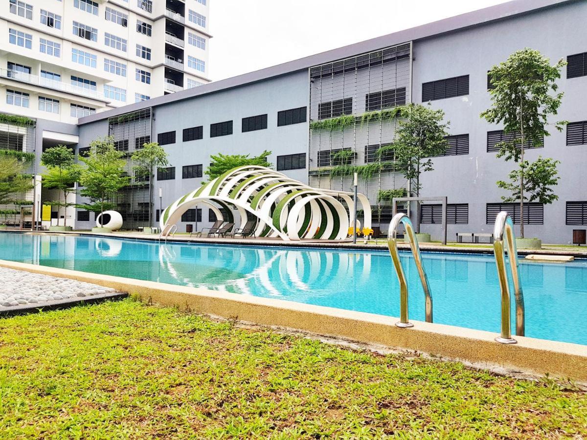 No.7 The Zebra @ Puchong Skypod Residence Экстерьер фото